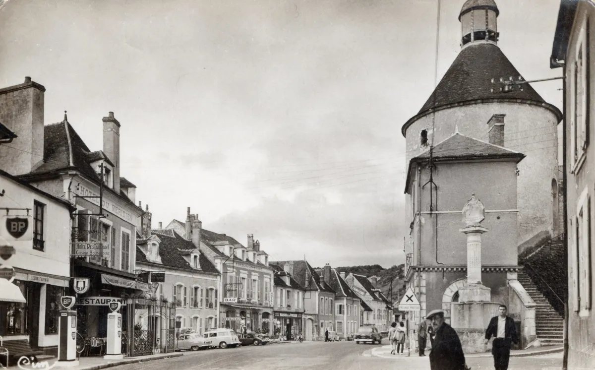 Vermenton -  Route nationale 6 et le Meridien